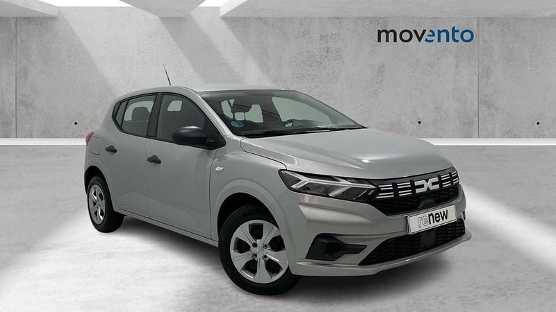Usado Dacia Sandero Expression 101 CV (74 kW) 2024 Gris / plata Berlina