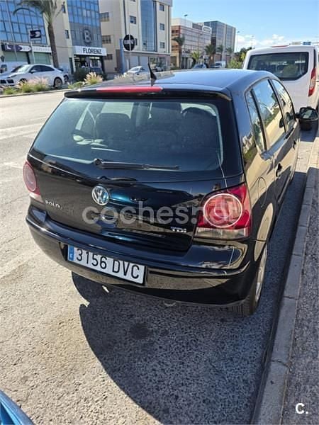Usado VW Polo Advance 70 CV (51 kW) 2006 Negro Berlina
