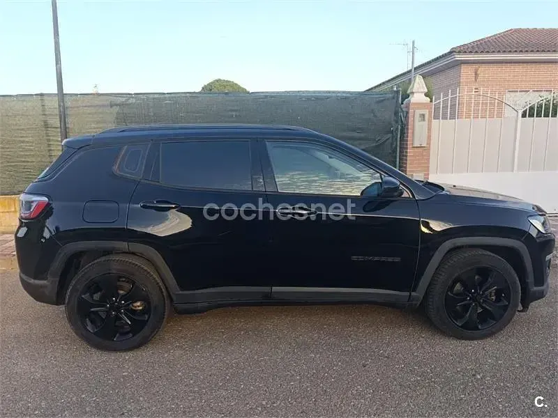 Usado Jeep Compass Night Eagle 120 CV (88 kW) 2019 Negro SUV