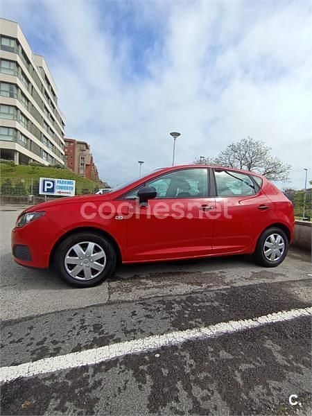 Usado Seat Ibiza 60 CV (44 kW) 2010 Rojo Berlina