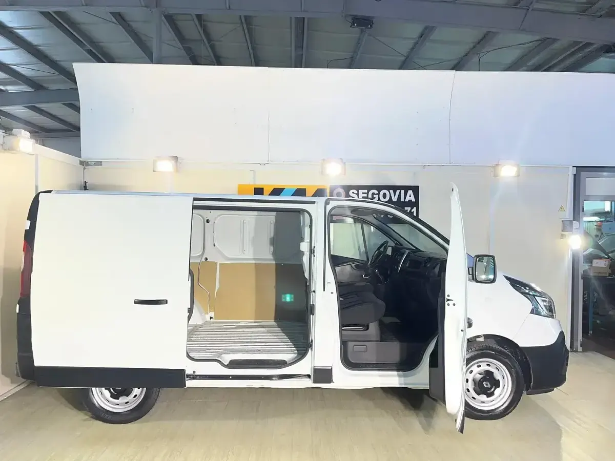 Usado Renault Trafic 120 CV (88 kW) 2019 Blanco Monovolumen