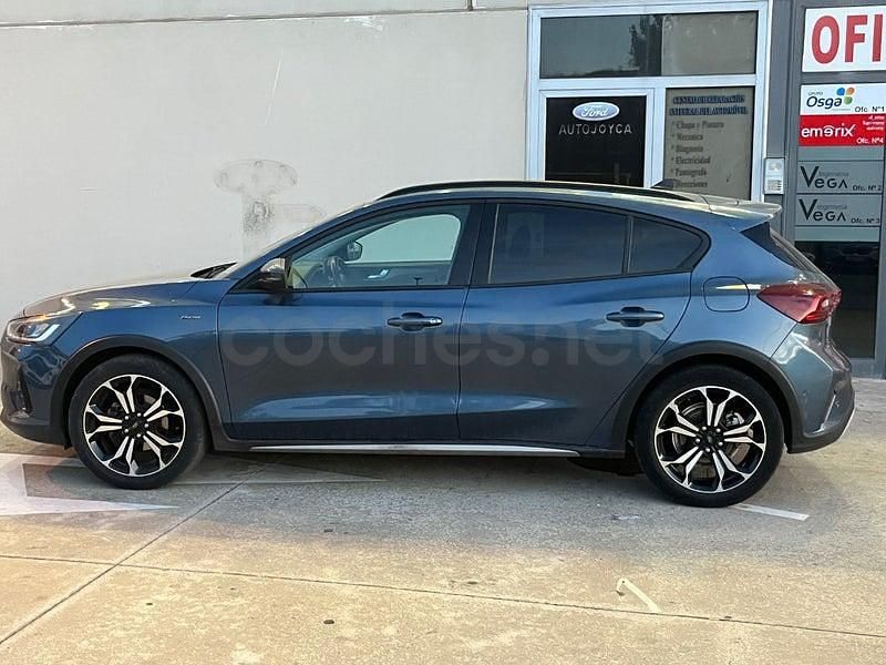 Używany Ford Focus Active 155 KM (114 kW) 2023 Niebieski Sedan/Limuzyna