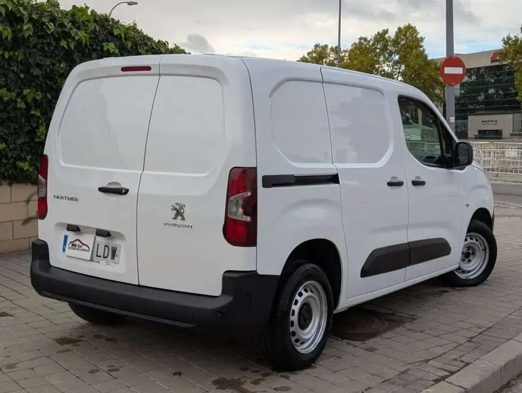 Usado Peugeot Partner Premium 102 CV (75 kW) 2020 Blanco Monovolumen