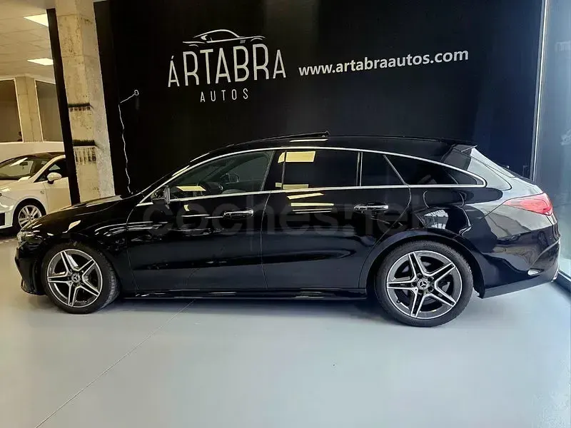 Usado Mercedes CLA200 Shooting Brake 150 CV (110 kW) 2021 Negro Familiar