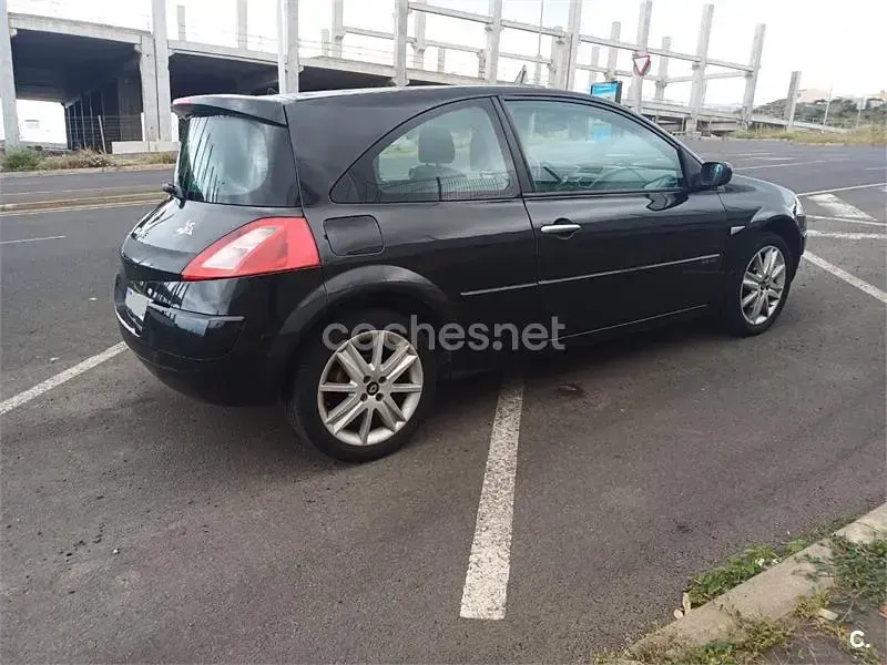 Usado Renault Mégane II Dynamique 115 CV (84 kW) 2003 Negro Berlina