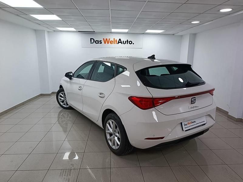 Usado Seat Leon Reference 116 CV (85 kW) 2022 Blanco Utilitario