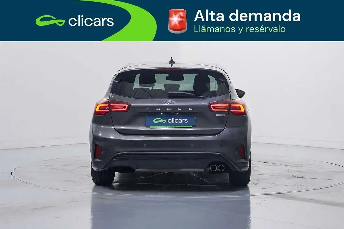 Usado Ford Focus ST-Line 155 CV (114 kW) 2023 Gris Utilitario