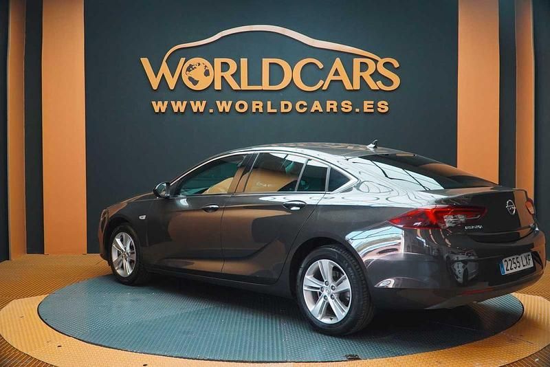 Usado Opel Insignia Sport 122 CV (89 kW) 2022 Gris Berlina