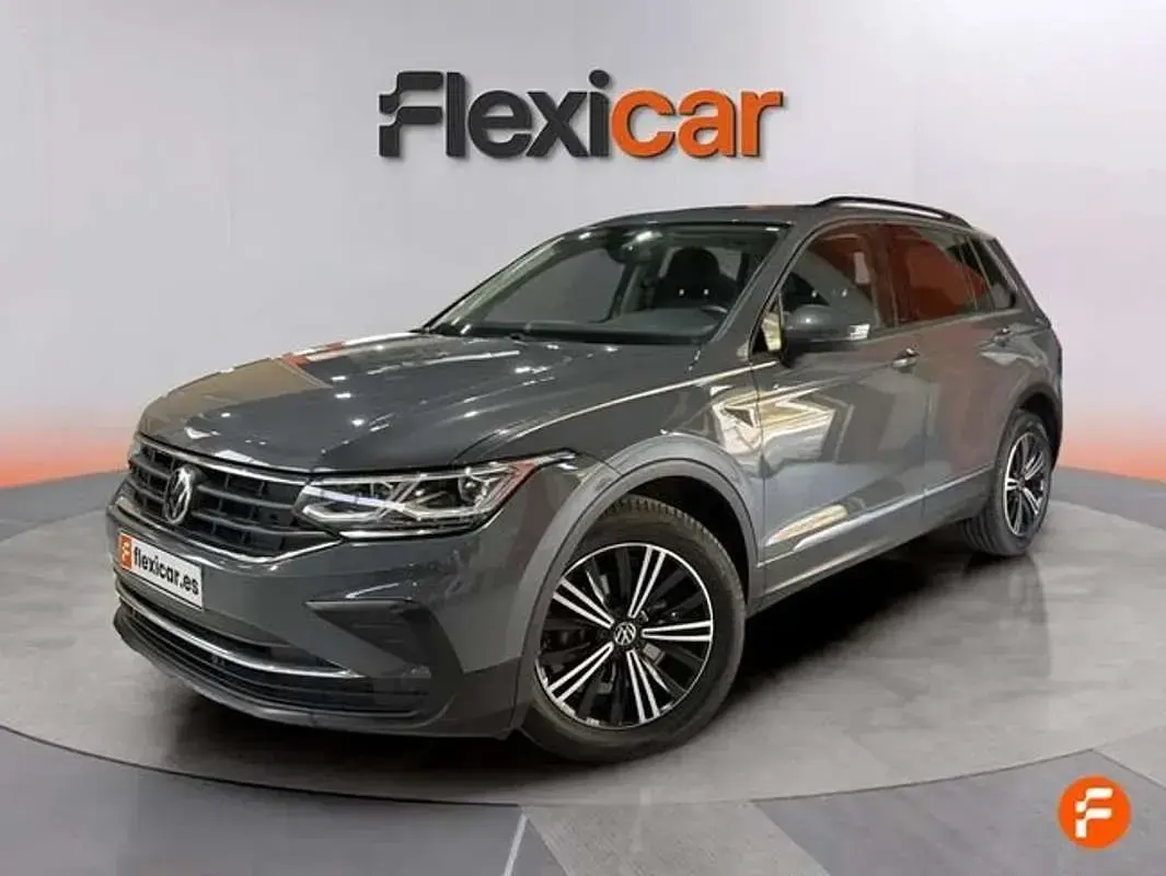 Usado VW Tiguan Life 150 CV (110 kW) 2021 Gris SUV
