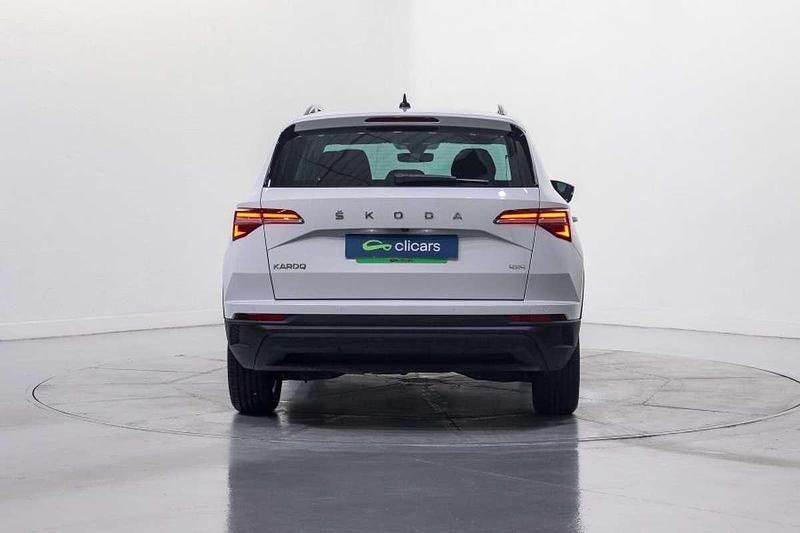 Usado Skoda Karoq Ambition 150 CV (110 kW) 2023 Blanco SUV