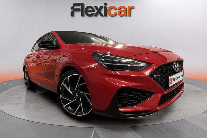 Rojo Usado 2023 Hyundai i30 N Line Berlina | 19.490 € (Caro) - Imagen 1/4