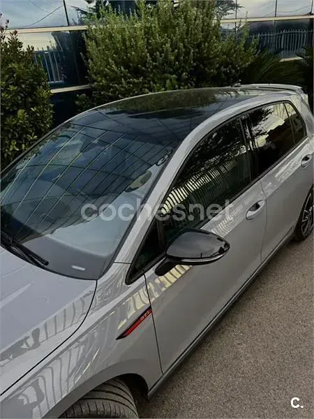 Usado VW Golf VIII GTI 245 CV (180 kW) 2023 Gris / plata Berlina