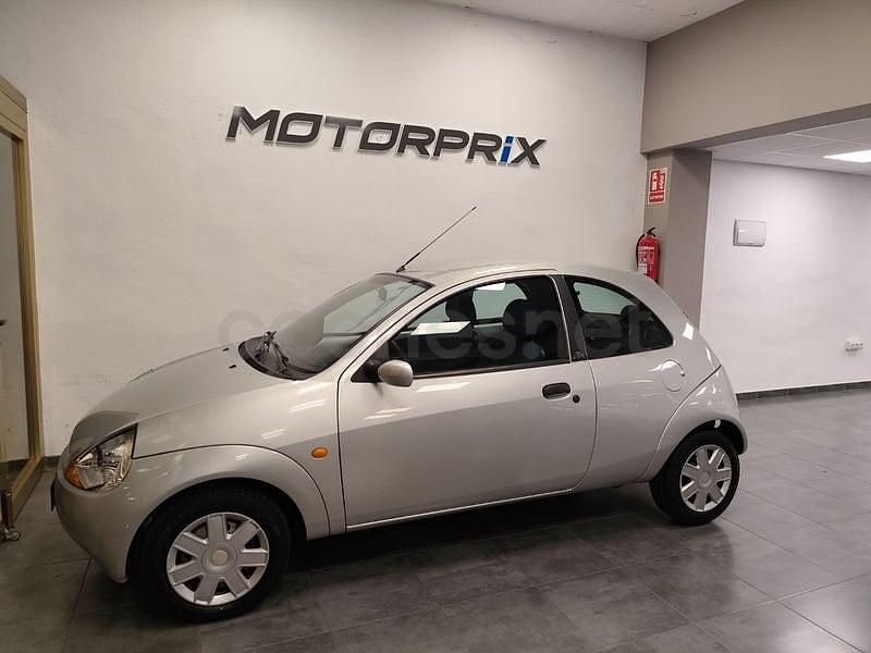 Usado Ford Ka Collection 70 CV (51 kW) 2005 Gris / plata Berlina