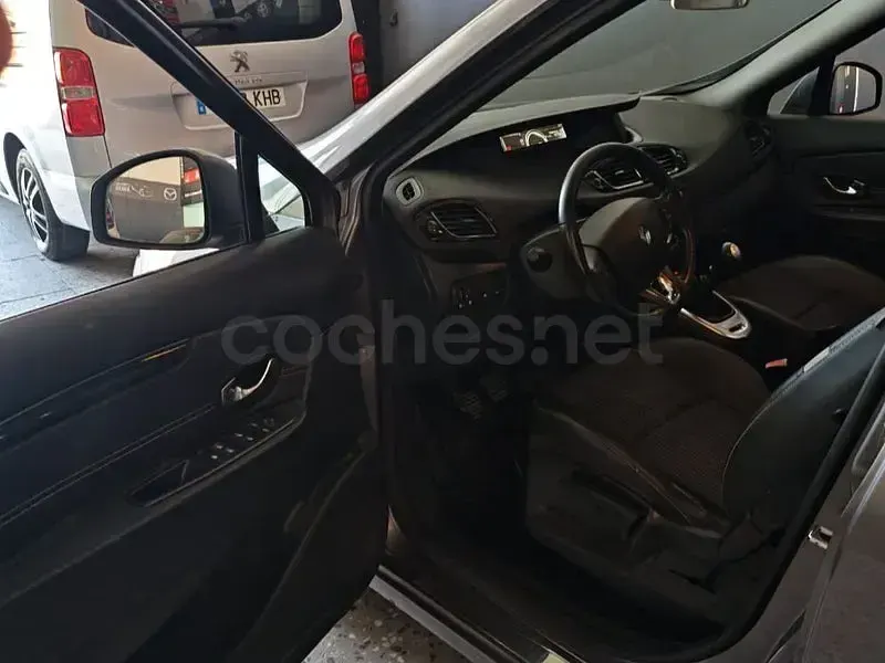 Usado Renault Scénic III Dynamique 110 CV (80 kW) 2013 Gris / plata Monovolumen