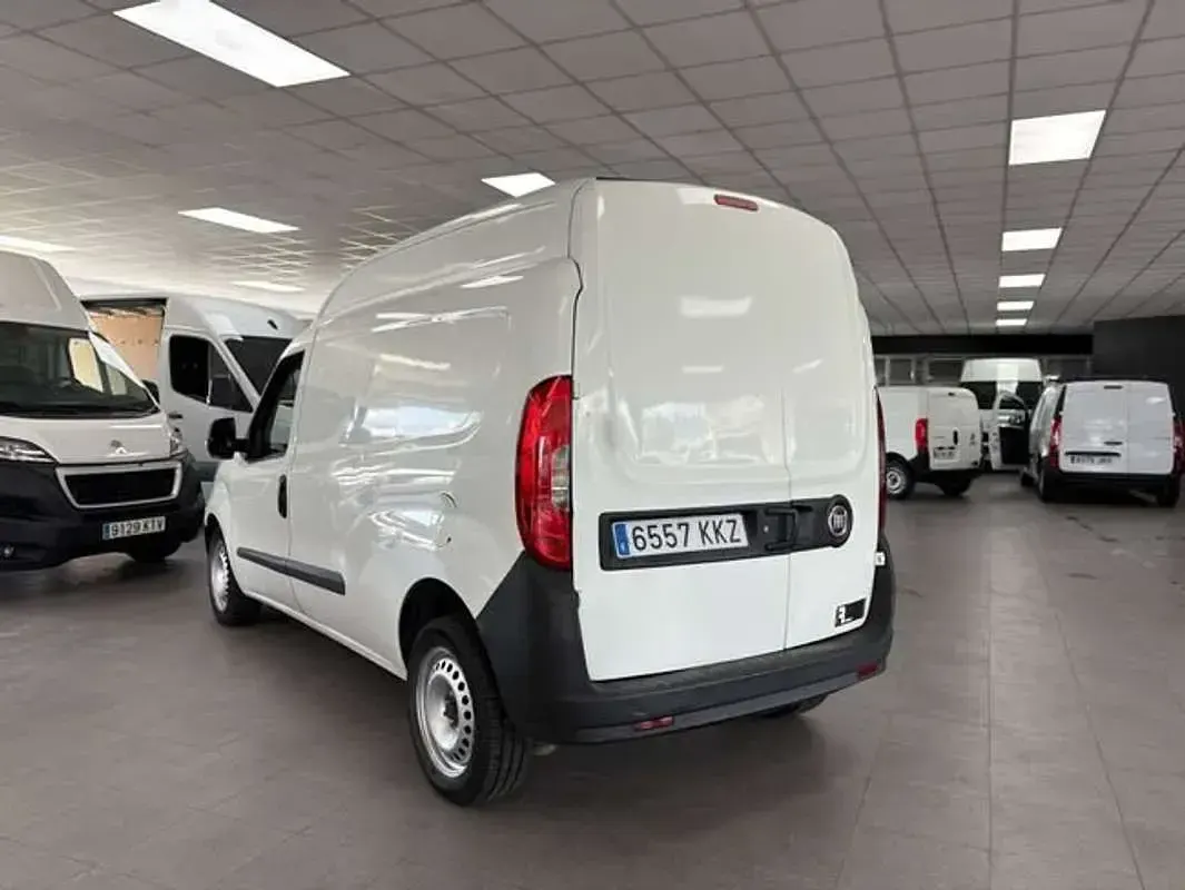 Usado Fiat Doblò 2018 Blanco Monovolumen