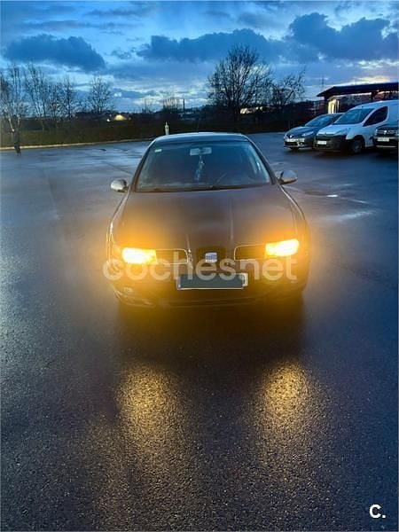 Negro Usado 2002 Seat Leon Sport Berlina | 1500 € (Super precio) - Imagen 1/4