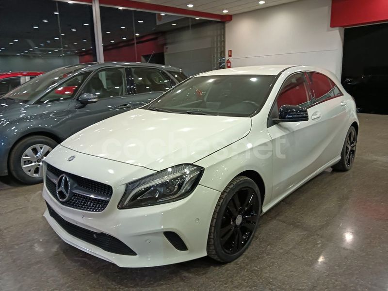 Blanco Usado 2016 Mercedes A180 Urban Berlina | 17.900 € (Caro) - Imagen 1/4