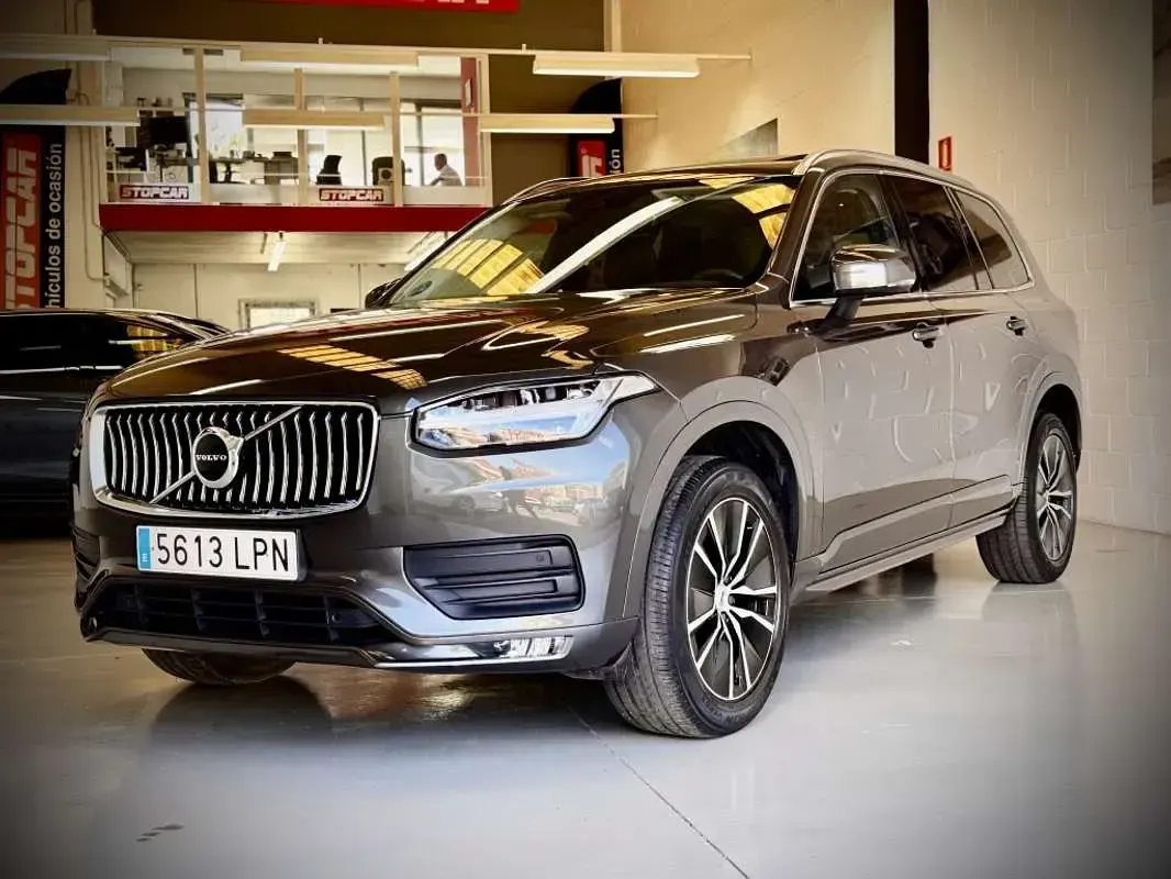Usado Volvo XC90 Momentum 235 CV (172 kW) 2021 Gris SUV