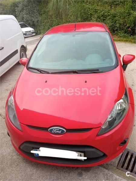 Rojo Usado 2010 Ford Fiesta Trend Utilitario | 5800 € (Precio justo) - Imagen 1/4