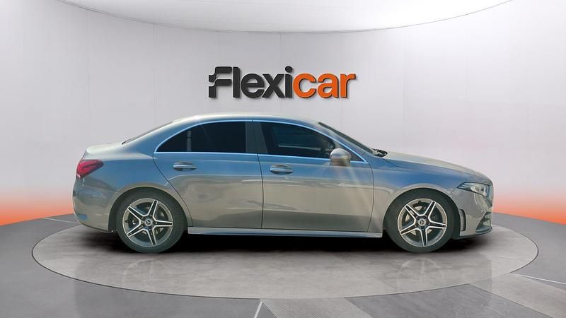 Usado Mercedes A180 136 HP (100 kW) 2019 Cinzento Sedan