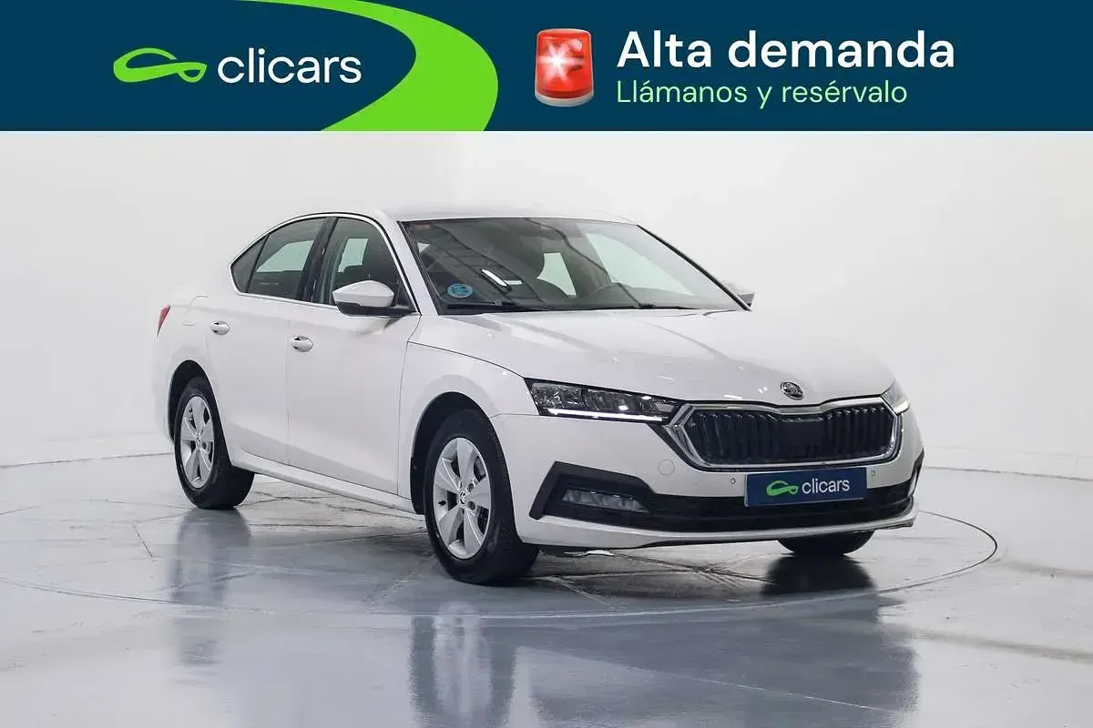 Usado Skoda Octavia Ambition 150 CV (110 kW) 2021 Blanco Utilitario