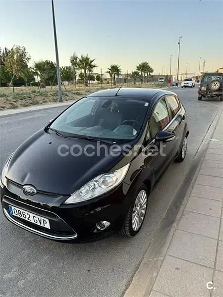 Usado Ford Fiesta Titanium 90 CV (66 kW) 2010 Negro Berlina
