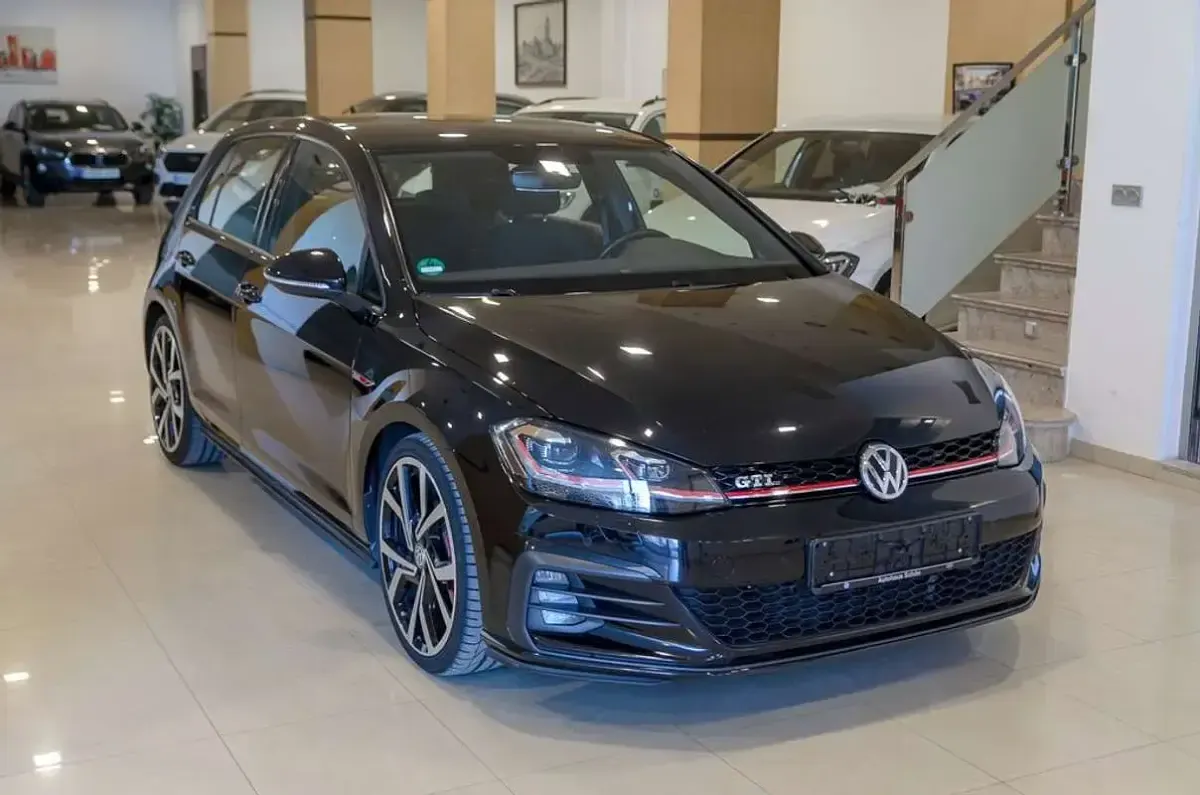 Usado VW Golf VII GTI 230 CV (169 kW) 2017 Negro Utilitario