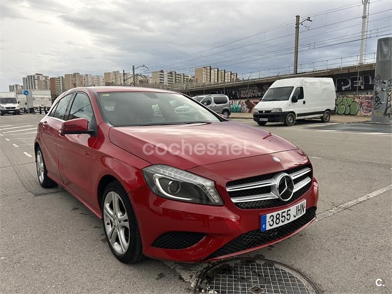 Usado Mercedes A180 Style 109 CV (80 kW) 2015 Rojo Berlina