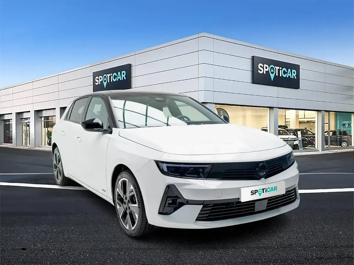 Usado Opel Astra 114 kW (156 CV) 2023 Blanco Berlina