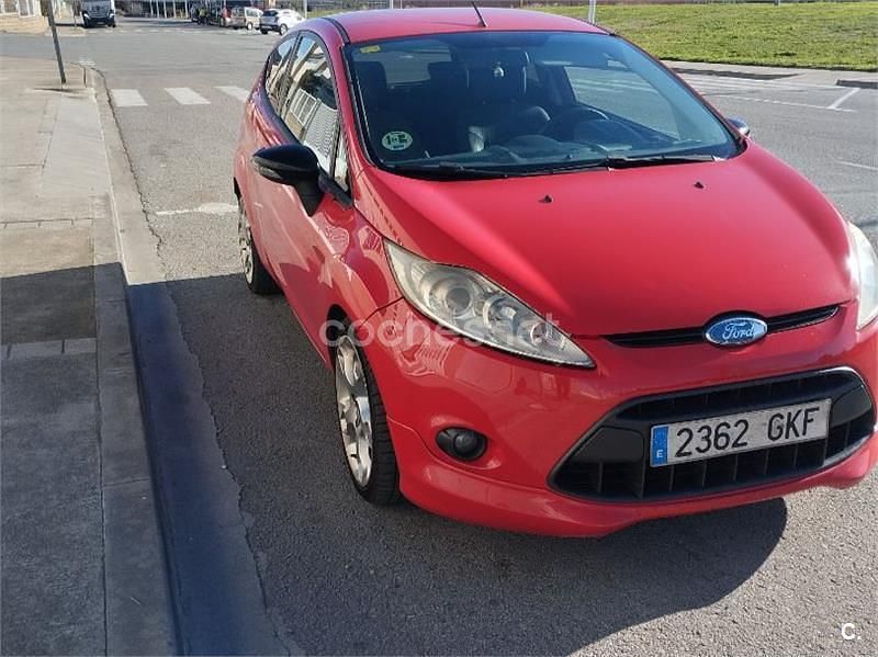Usado Ford Fiesta Sport 90 CV (66 kW) 2008 Rojo Utilitario