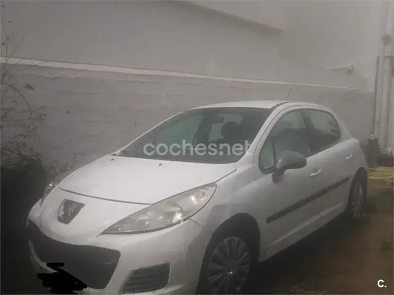 Usado Peugeot 207 Business-Line 70 CV (51 kW) 2010 Blanco Berlina
