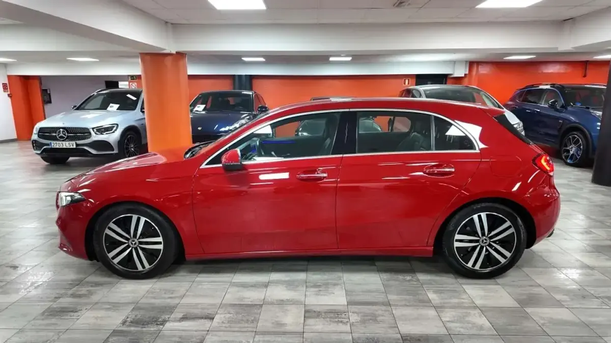 Usado Mercedes A180 136 CV (100 kW) 2020 Rojo Utilitario