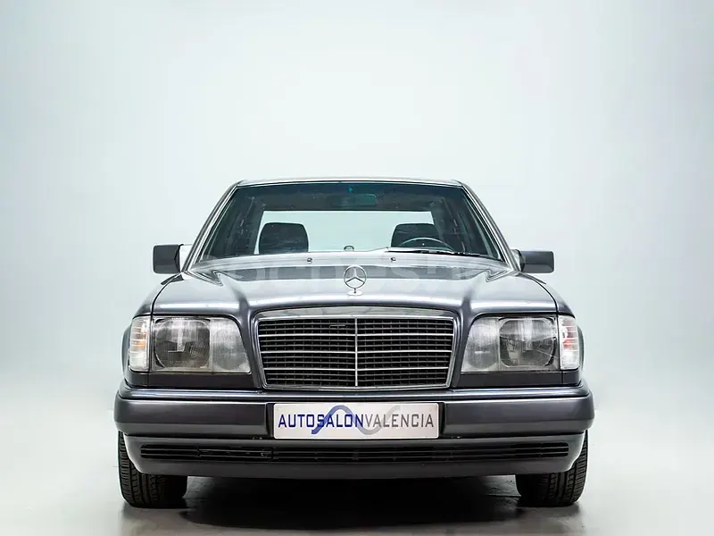 Usado Mercedes E320 220 CV (161 kW) 1995 Gris Berlina