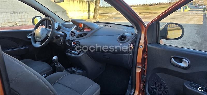 Usado Renault Twingo Night&Day 75 CV (55 kW) 2009 Naranja Utilitario