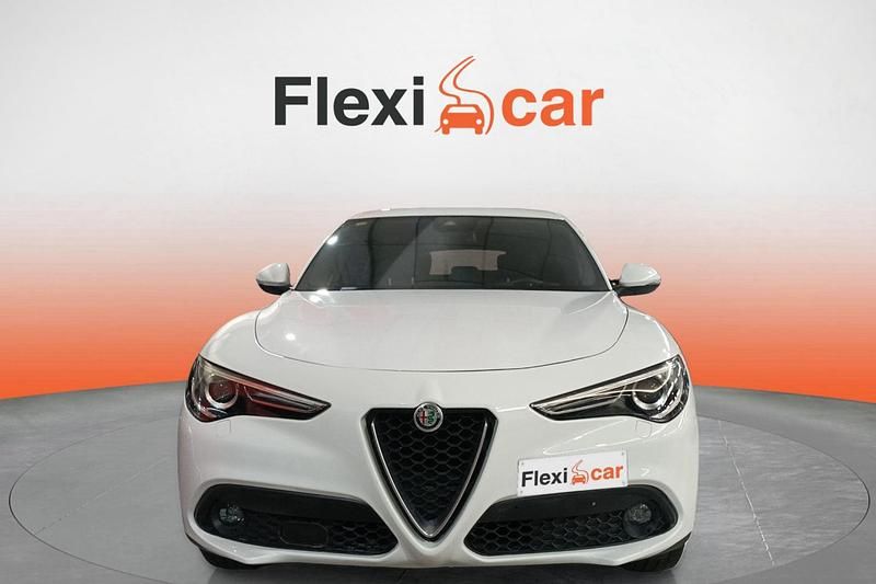 Usado Alfa Romeo Stelvio Executive 210 CV (154 kW) 2017 Blanco SUV