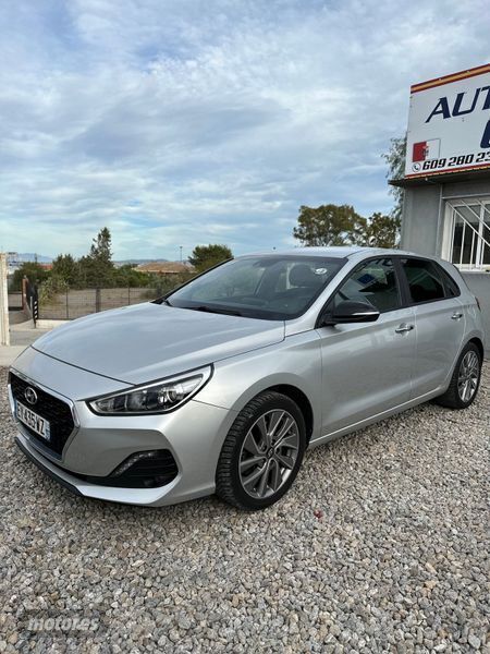 Usado Hyundai i30 136 CV (100 kW) 2018 Gris Berlina