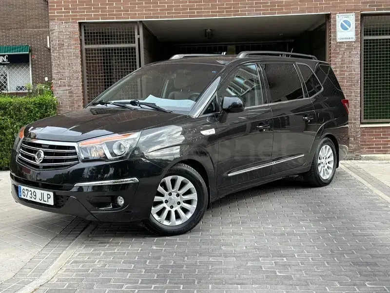 Usado SsangYong Rodius Limited 155 CV (114 kW) 2016 Negro Monovolumen