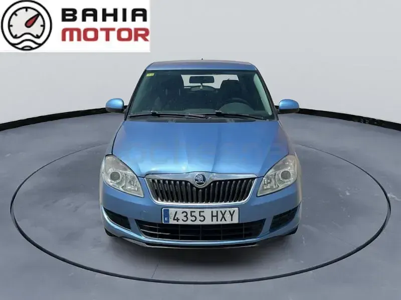Usado Skoda Fabia Active 60 CV (44 kW) 2014 Azul Berlina