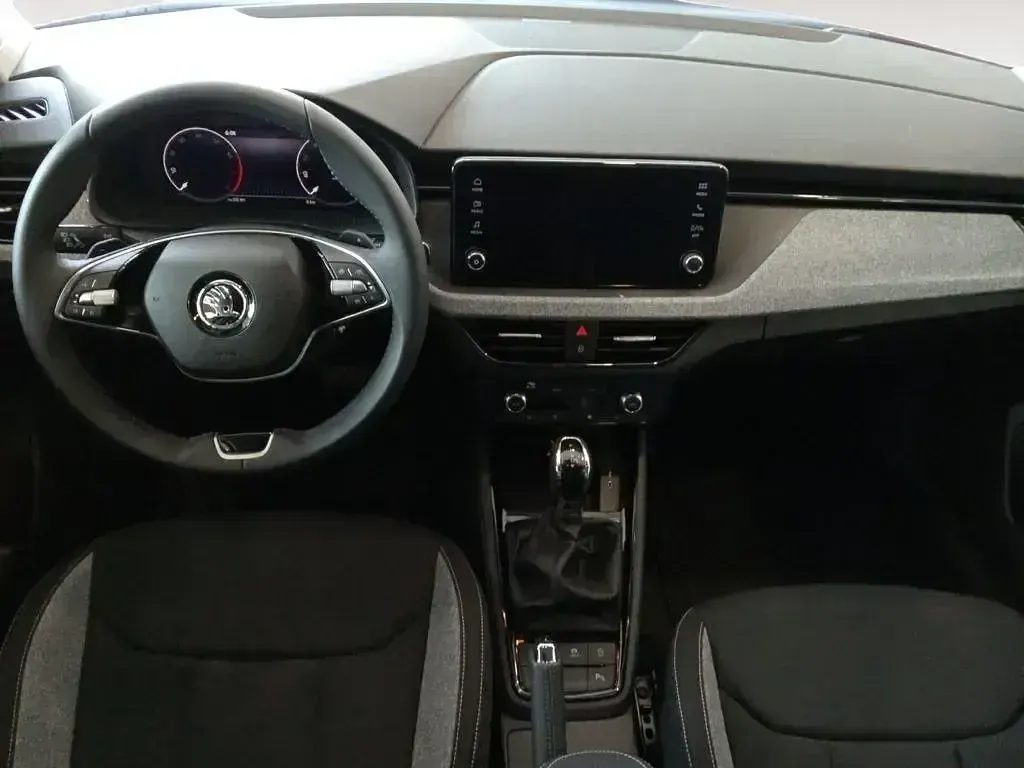Usado Skoda Scala Selection 115 CV (84 kW) 2024 Rojo Utilitario
