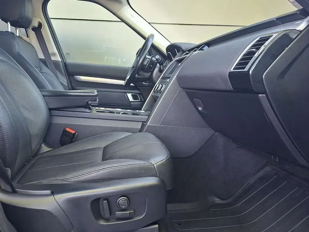 Usado Land Rover Discovery Landmark 306 CV (225 kW) 2021 Gris SUV