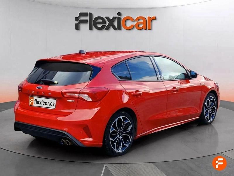 Usado Ford Focus ST-Line X 125 CV (91 kW) 2020 Rojo Familiar
