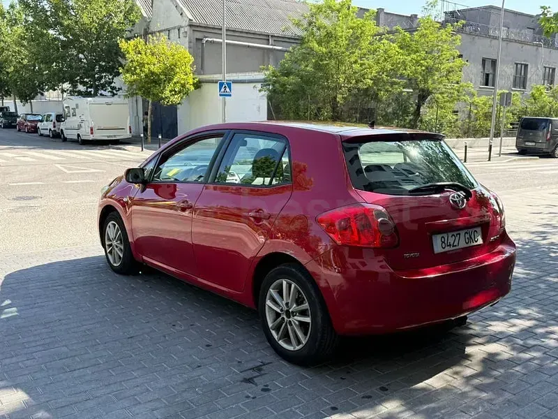 Usado Toyota Auris Active 126 CV (92 kW) 2010 Rojo Utilitario