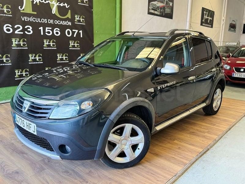 Usado Dacia Sandero Stepway 85 CV (62 kW) 2011 Gris / plata Berlina