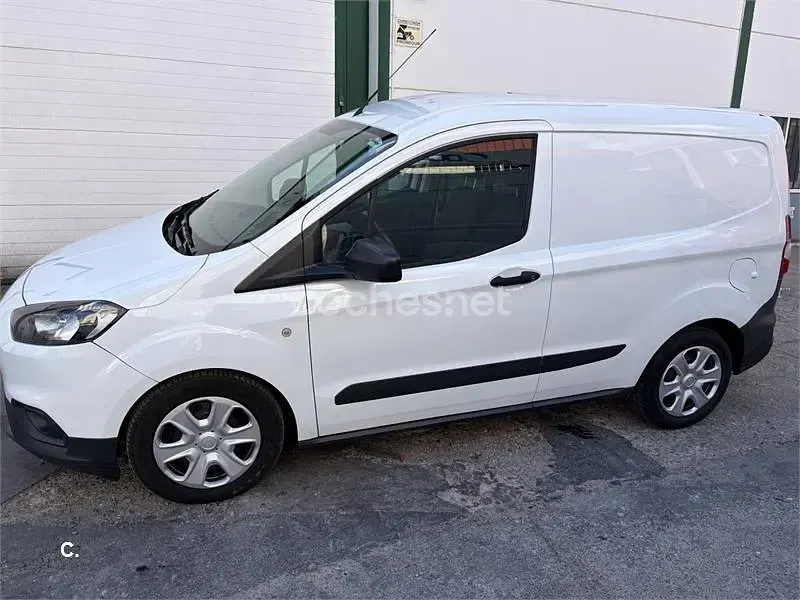 Usado Ford Tourneo Courier Sport 100 CV (73 kW) 2023 Blanco Monovolumen