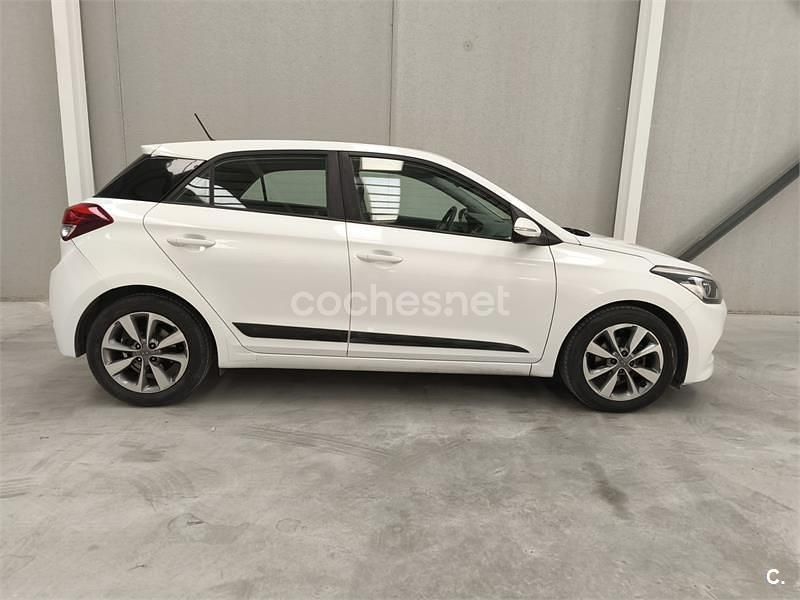 Blanco Usado 2014 Hyundai i20 Berlina | 6999 € (Precio justo) - Imagen 1/1