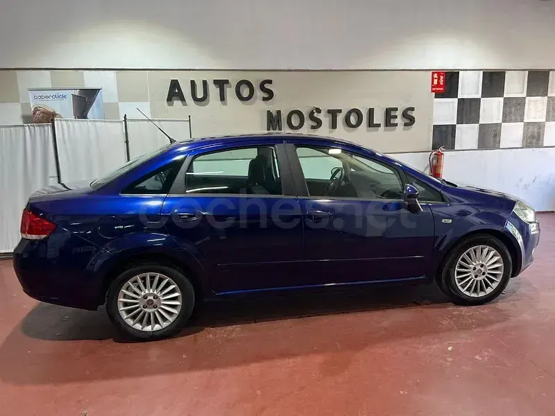 Usado Fiat Linea Dynamic 90 CV (66 kW) 2008 Azul Berlina