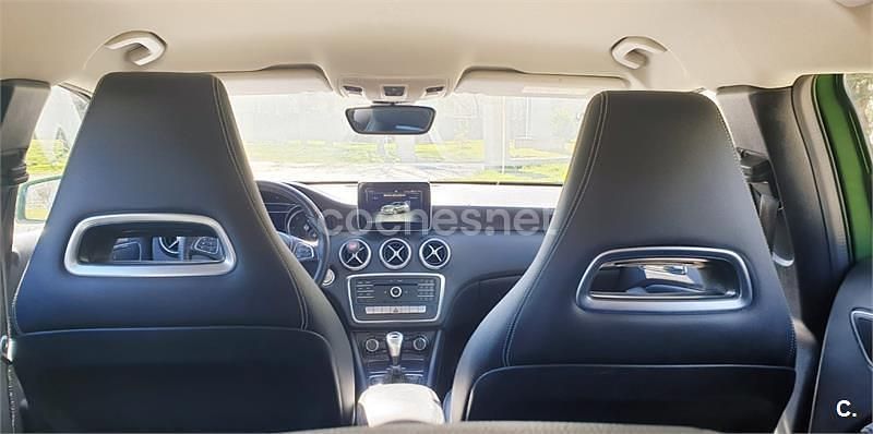Usado Mercedes A180 109 CV (80 kW) 2018 Verde Berlina