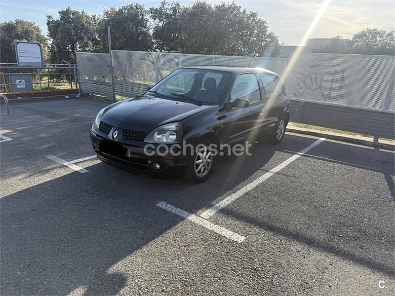 Usado Renault Clio II Authentique 60 CV (44 kW) 2005 Negro Berlina