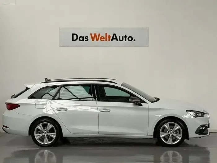 Usado Seat Leon FR 130 CV (95 kW) 2023 Blanco