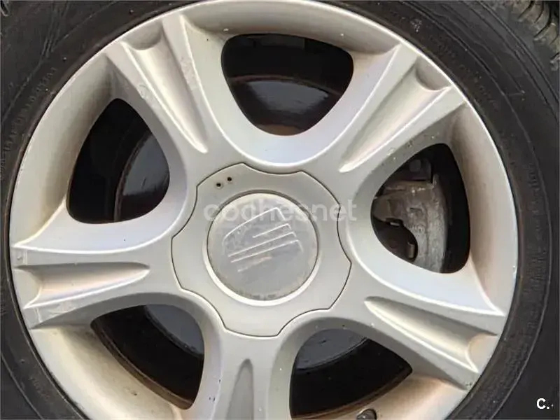 Usado Seat Ibiza Stella 100 CV (73 kW) 2004 Gris / plata Utilitario
